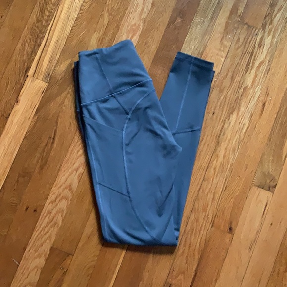 Victoria Sport grey leggings size small w pockets! - Picture 2 of 4